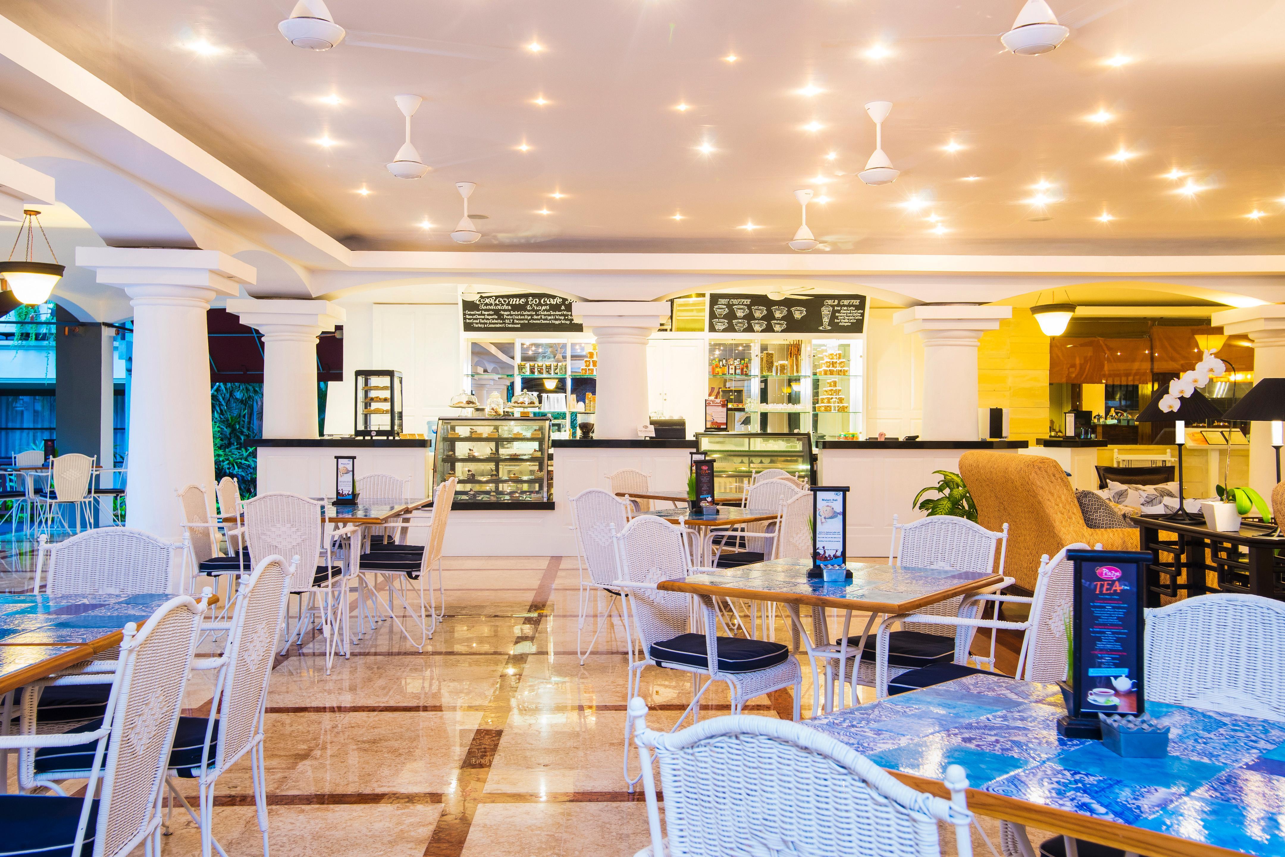 Bali Dynasty Resort Kuta Lombok Exterior foto The interior of the restaurant