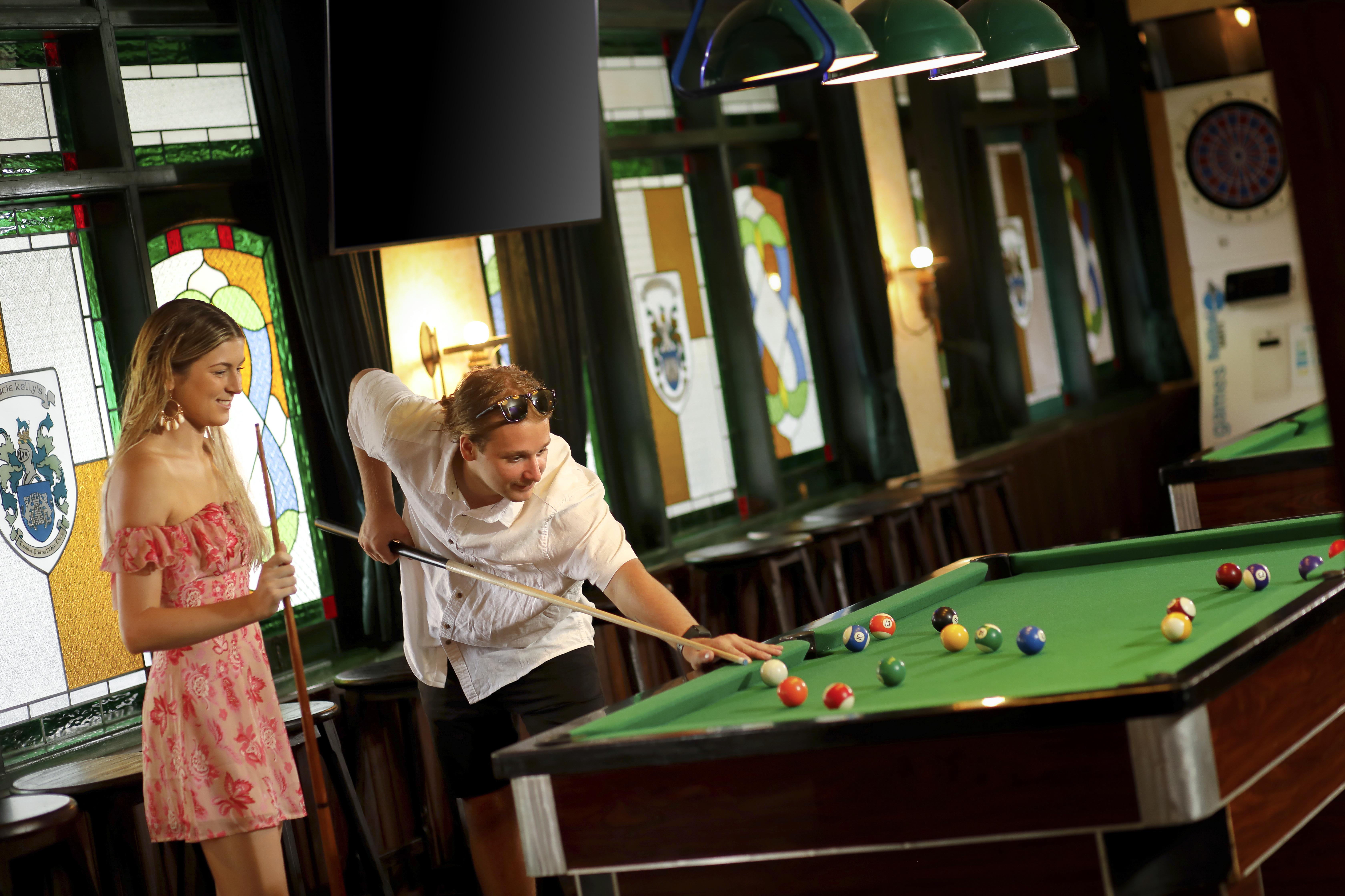 Bali Dynasty Resort Kuta Lombok Exterior foto Pool table at the hotel