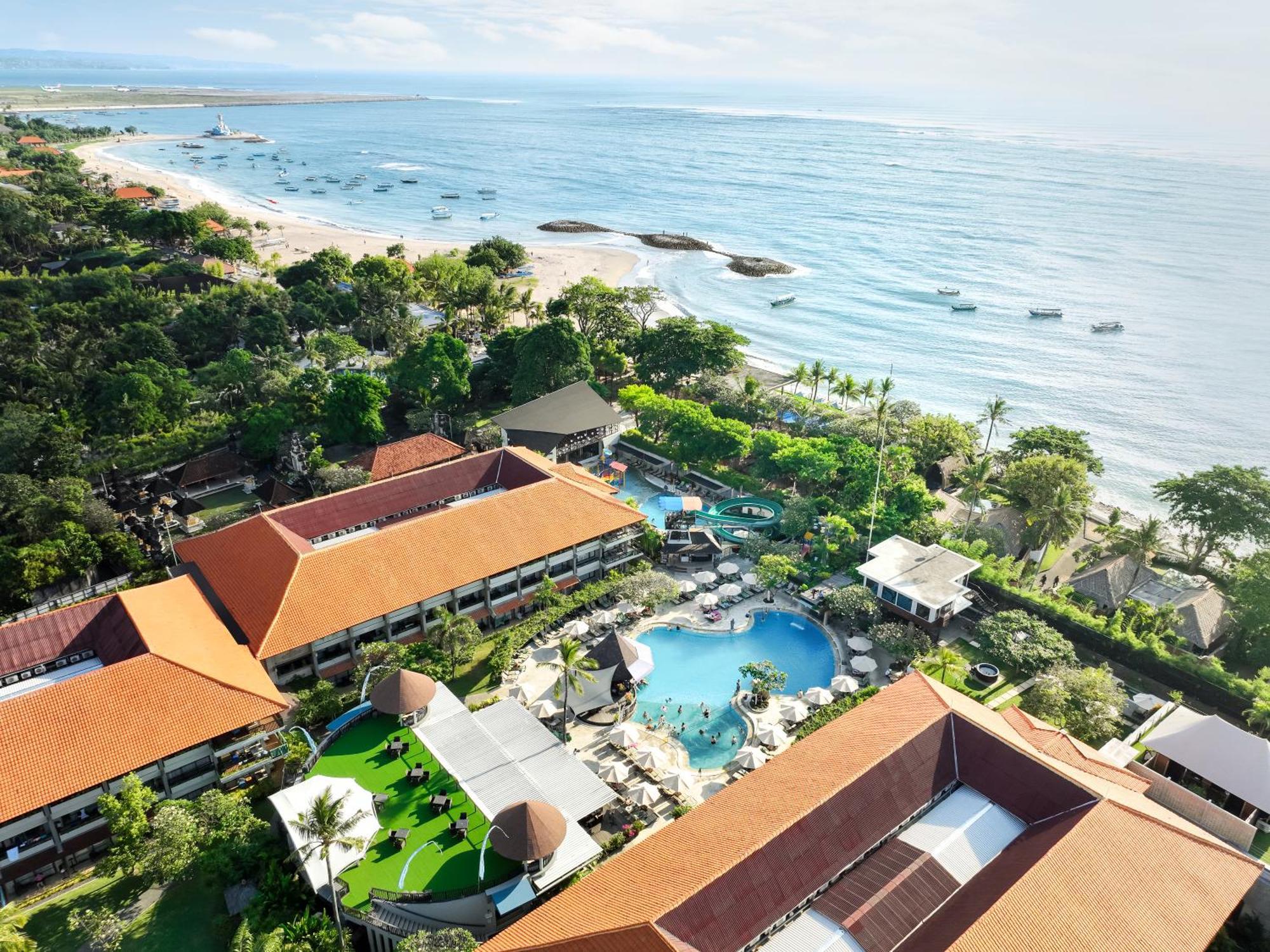 Bali Dynasty Resort Kuta Lombok Exterior foto Aerial view of the resort