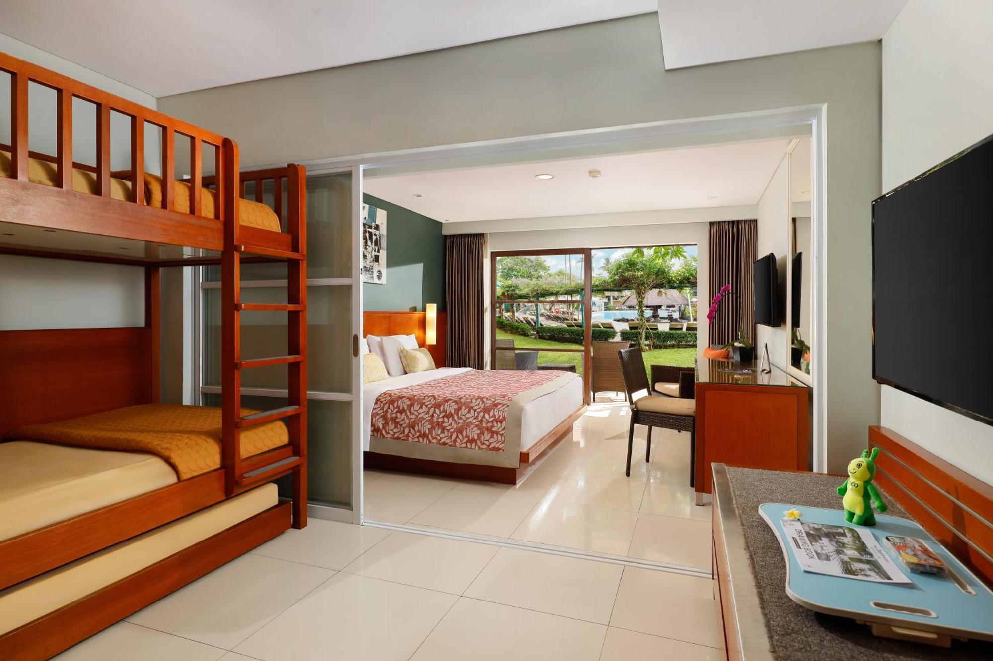 Bali Dynasty Resort Kuta Lombok Exterior foto Family room at the Hilton Garden Inn, San Jose, Costa Rica