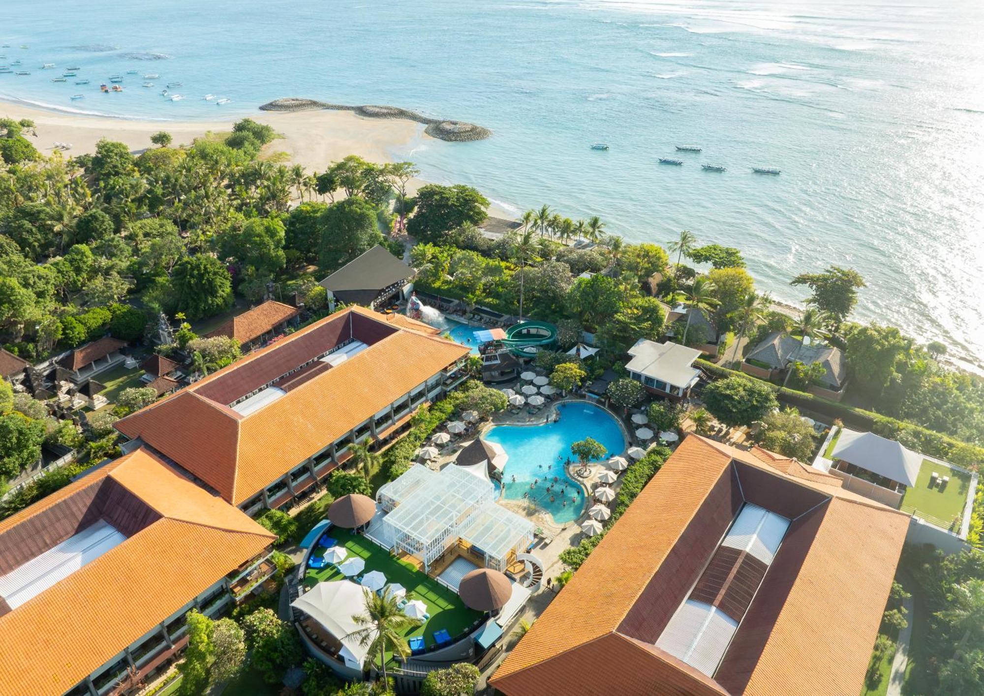 Bali Dynasty Resort Kuta Lombok Exterior foto Aerial view of the resort