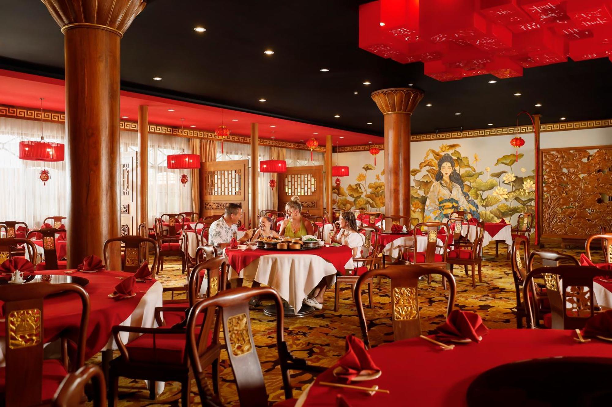 Bali Dynasty Resort Kuta Lombok Exterior foto The interior of the restaurant