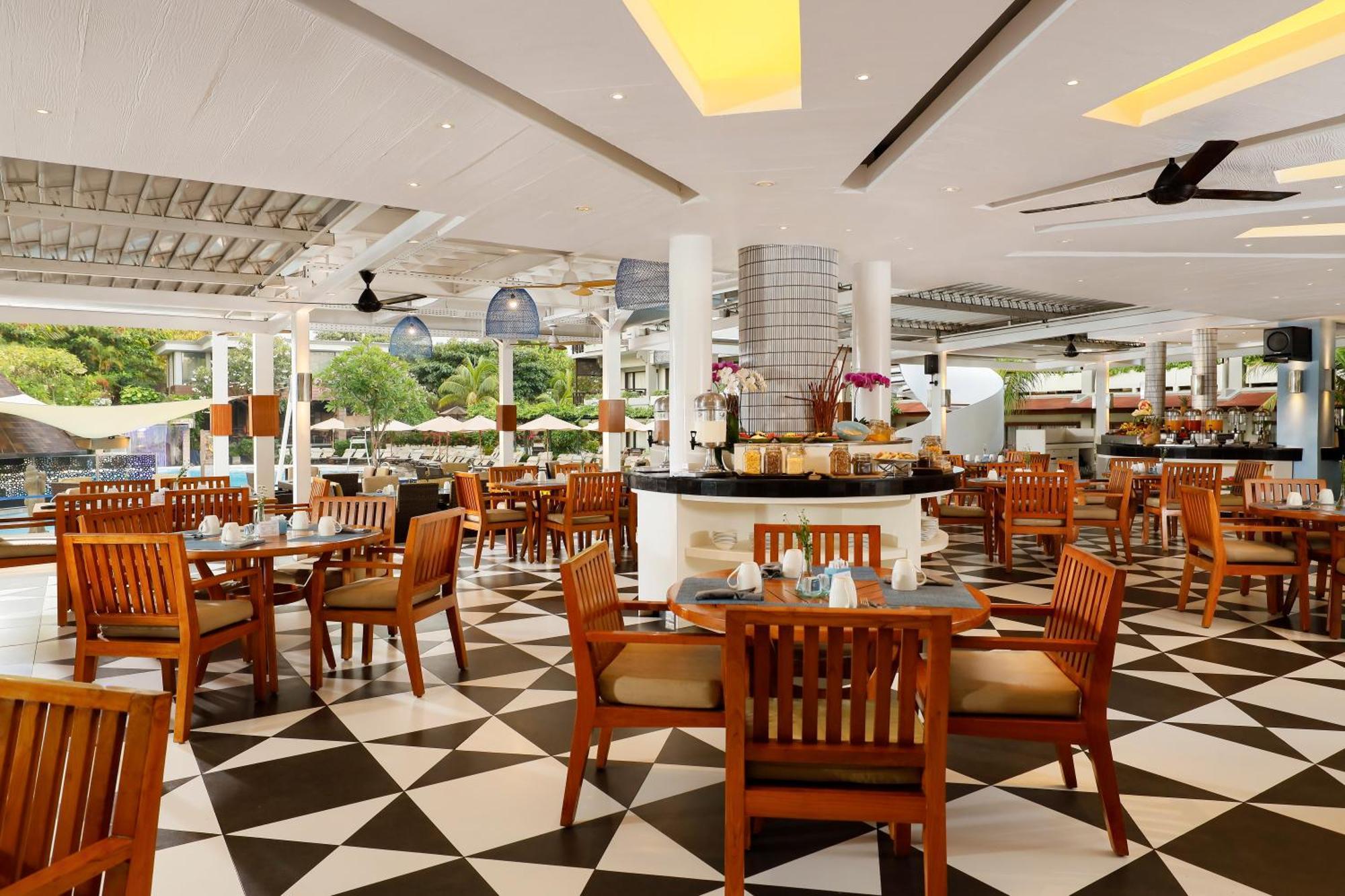 Bali Dynasty Resort Kuta Lombok Exterior foto The restaurant