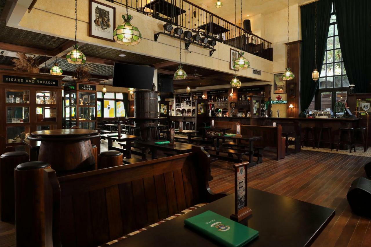 Bali Dynasty Resort Kuta Lombok Exterior foto Interior of the Irish House, Bangalore
